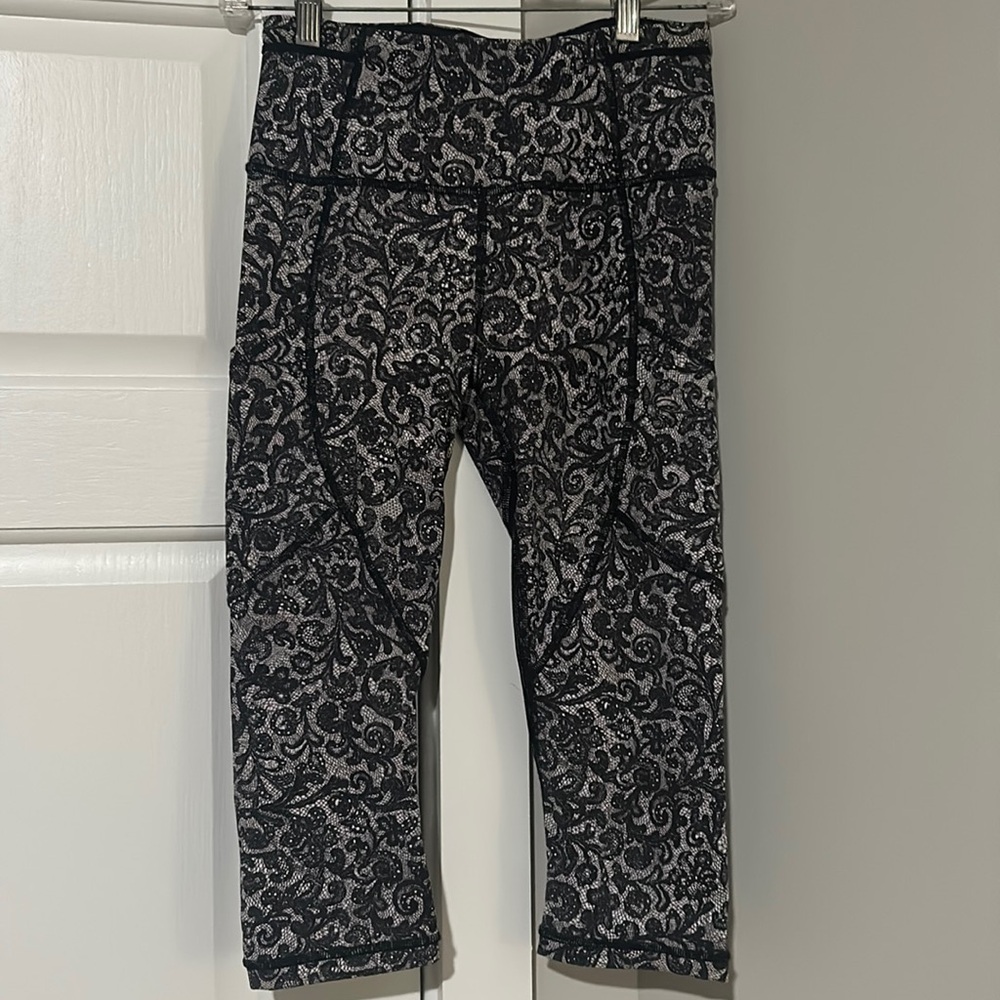 size 4 lulu capris
